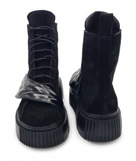 Leaf Me Boots In Black